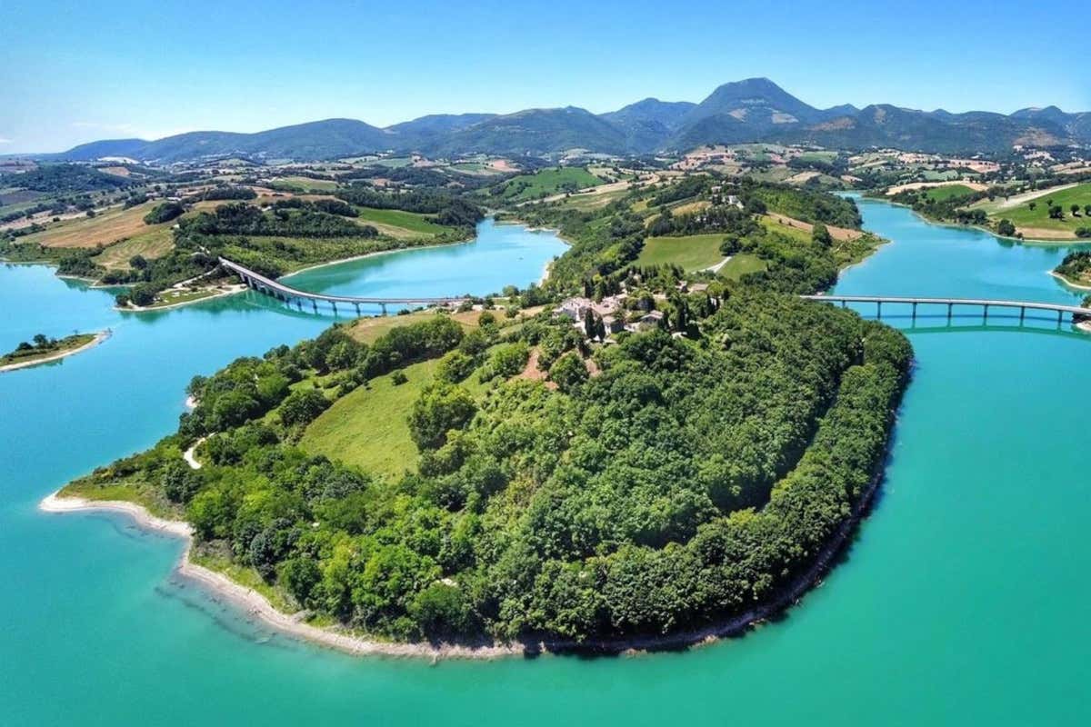 A Cingoli sul lago: dove sole, montagna e cucina al tartufo raccontano un gesto d'amore