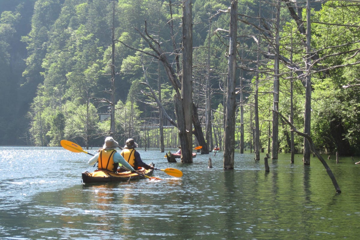 Il lago Shizenko in Giappone, dove il kayak è molto praticato Giappone cinque luoghi per vivere esperienze rigeneranti nella natura