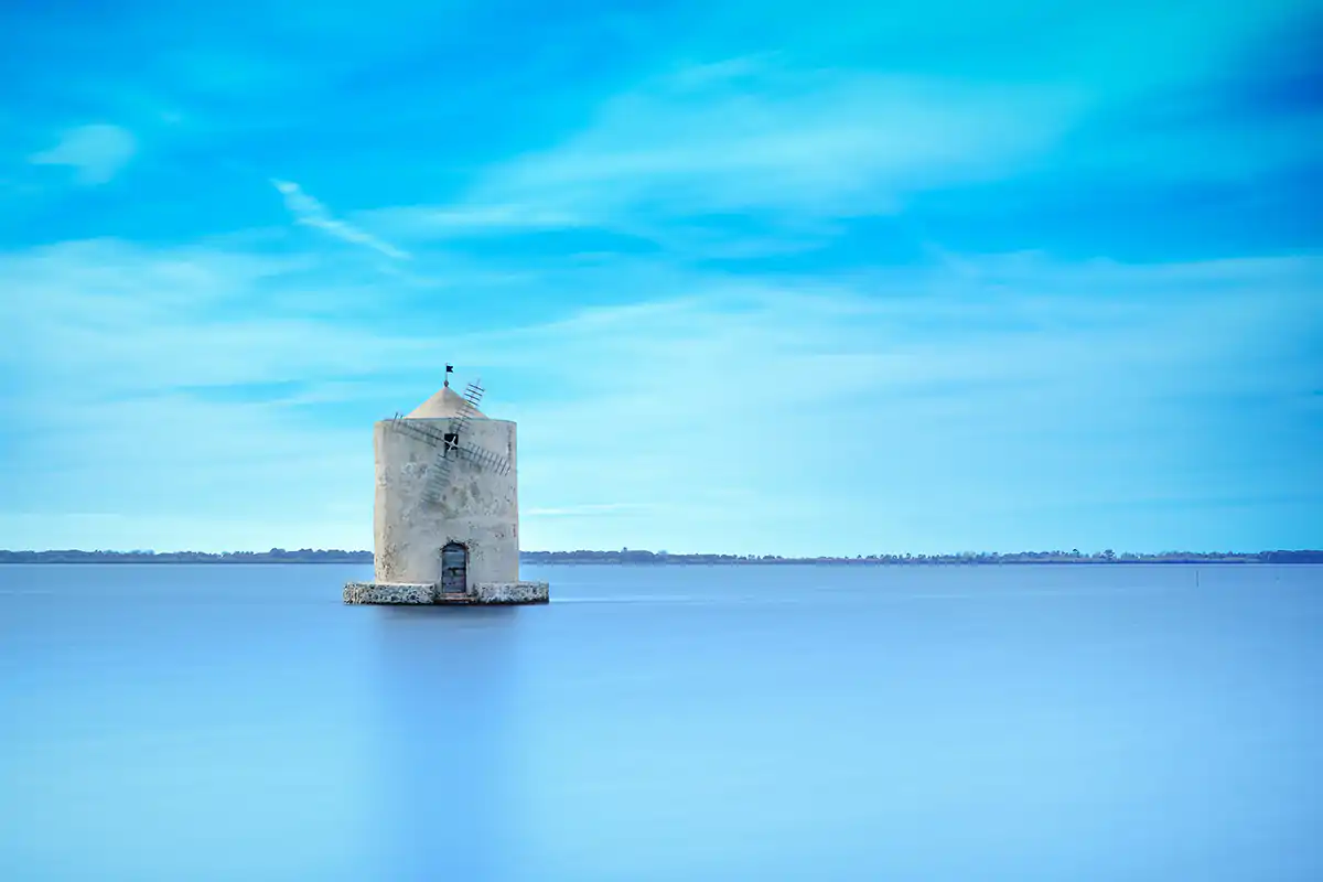 Il mulino spagnolo simbolo della laguna di Orbetello, dove hanno sede l'impianto a terra di Gruppo del Pesce Orata e branzino, qualit&agrave; e tracciabilit&agrave;La competizione estera non spaventa