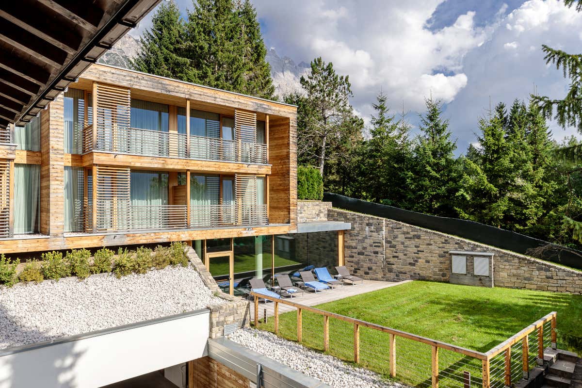 Cortina accoglie il nuovo hotel Lajadira, rifugio di eleganza e benessere Cortina accoglie il nuovo hotel Lajadira, rifugio di eleganza e benessere