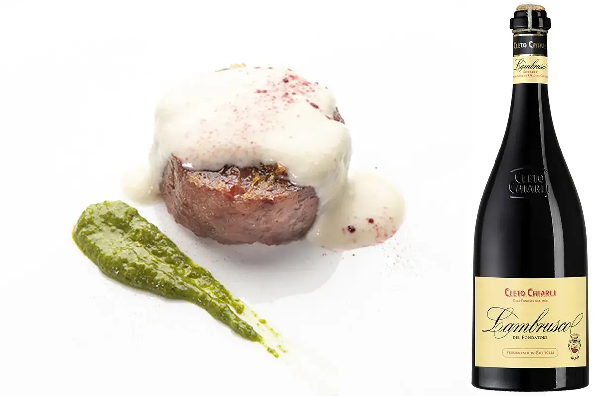 &ldquo;Zampone con salsa alle mandorle, salsa verde, lampone crispy e polvere di rapa rossa&rdquo; di Luca Marchini &pound;$L&rsquo;Italia del vino:$&pound; tre Lambrusco da scoprire