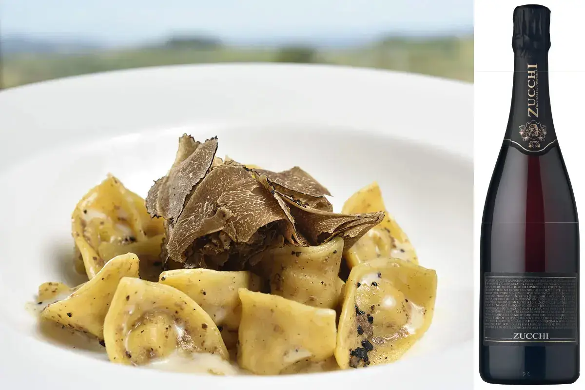 &ldquo;Cappellacci ripieni di prosciutto di Norcia su fonduta di Parmigiano e tartufo uncinato&rdquo; di Andrea Impero &pound;$L&rsquo;Italia del vino:$&pound; tre Lambrusco da scoprire