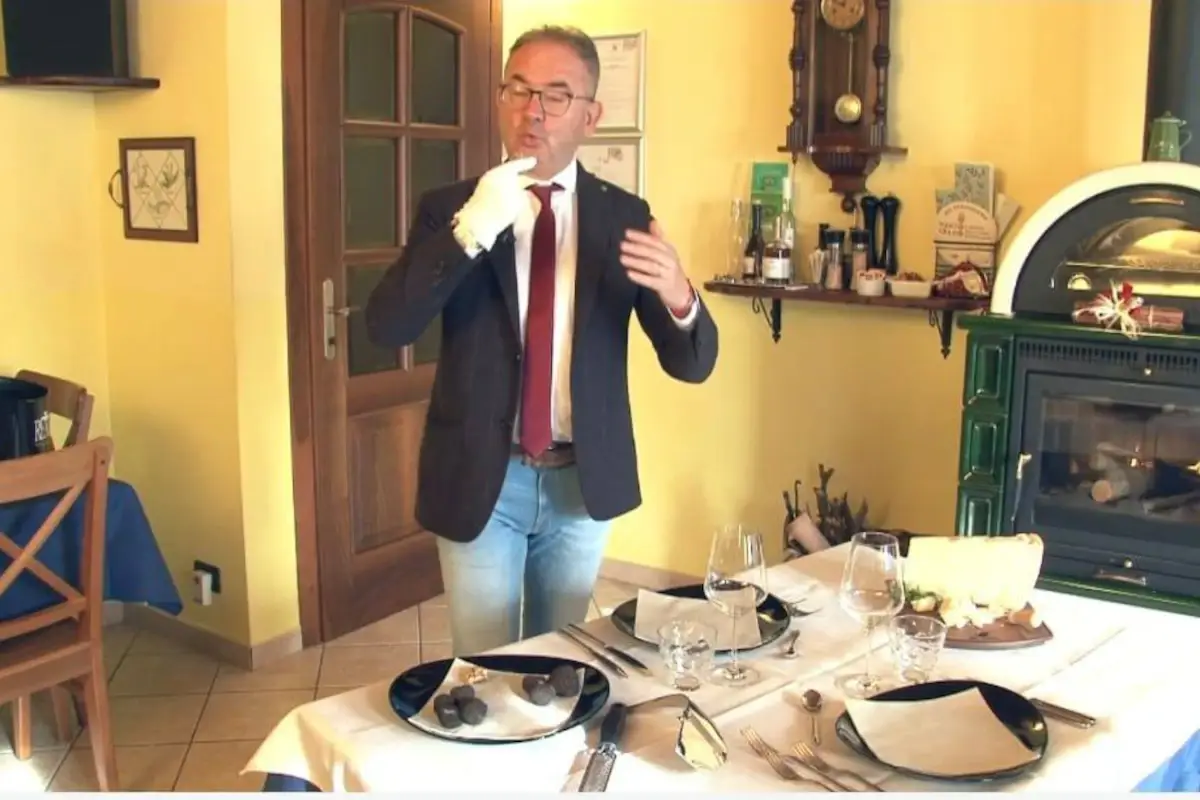 Il narratore del Tartufo: Giuseppe Cristini Il cerimoniale del tartufo nella sua solennità, raccontato da Giuseppe Cristini