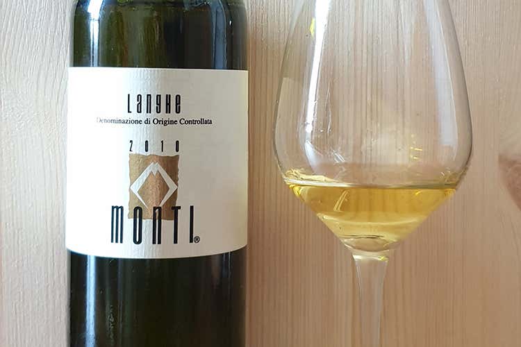 Ripartiamo dal vino Langhe Bianco Doc L’Aura 2010 Monti Ripartiamo dal vino Langhe Bianco Doc L’Aura 2010 Monti