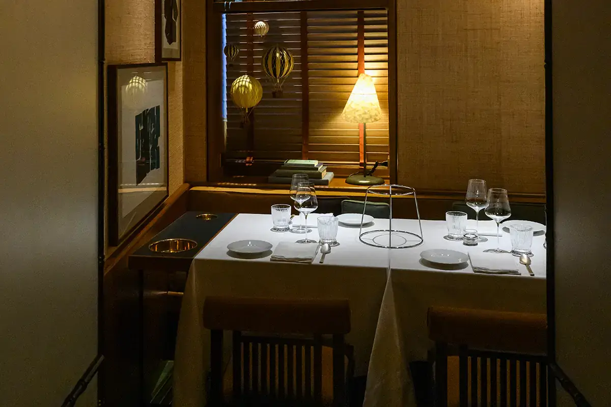 Mise en place a Langosteria Cucina (Credits: Paola Pasini) Langosteria Cucina debutta a Milano con una proposta su misura da condividere al tavolo