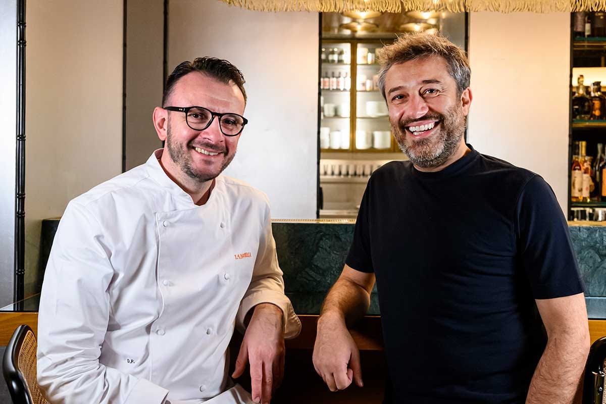 Da sinistra, il cuoco Denis Pedron e il ristoratore Enrico Buonocore Langosteria Cucina debutta a Milano con una proposta su misura da condividere al tavolo