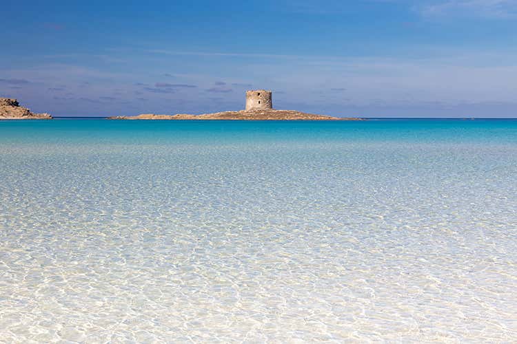 Numero chiuso e ticket alla spiaggia della Pelosa di Stintino Numero chiuso e ticket d’ingresso Così la Sardegna tutela le spiagge