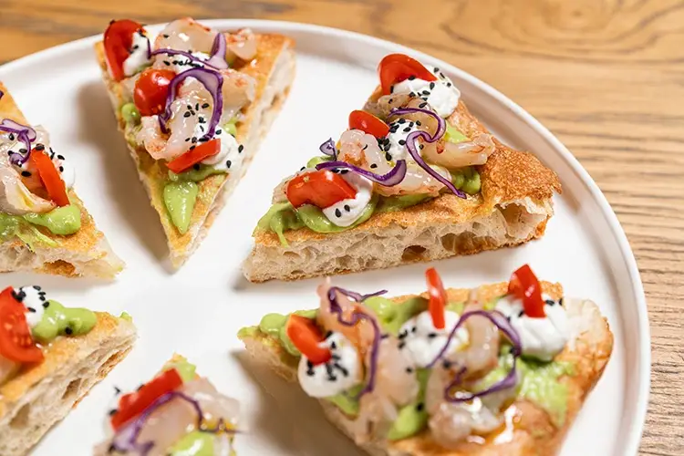 Suggestiva, ghiotta e ben riuscita, la versione di pizza al vapore La pizza gourmet di Largo 9 Format innovativo in centro Firenze
