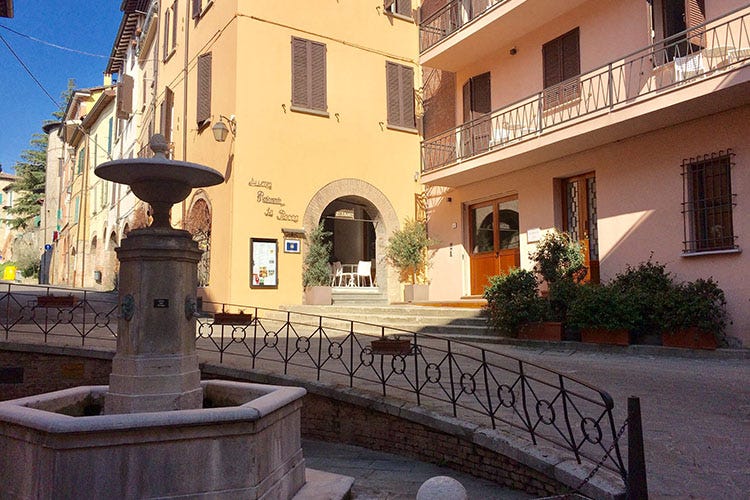 L’albergo con vista sulla Torre cantata da Dante è l’Hotel La Rocca Smart working con vista? In Emilia-Romagna per tutti gusti