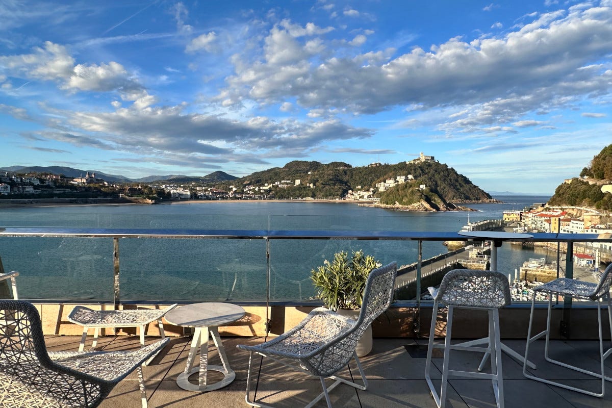 La vista dalla terrazza dell'Hotel Lasala  Paesi Baschi passione allo stato puro. E una gastronomia al top