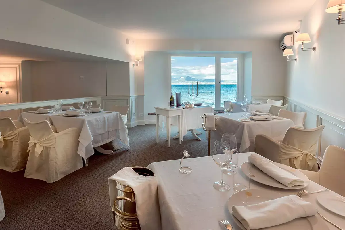 La saletta ristorante La Speranzina a Sirmione, locanda di charme con ristorante stallato