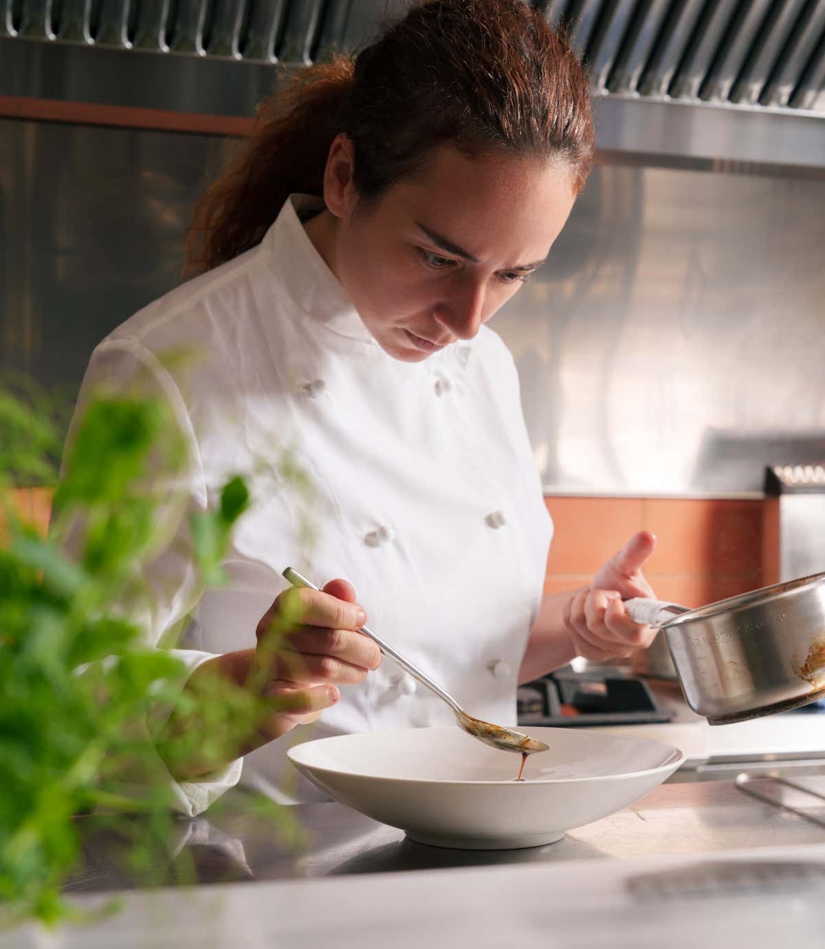 Abbiamo sollevato La Toque ad Angela D’Errico: empatica, tenace e creativa Abbiamo sollevato La Toque ad Angela D’Errico: empatica, tenace e creativa