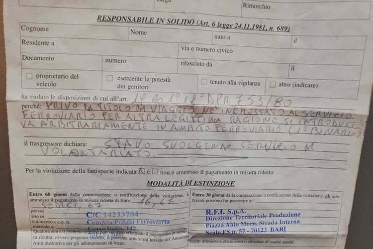 Il verbale della multa inflitta ai volontari (Latte ai senzatetto in stazioneMultati perch&eacute; senza biglietto)