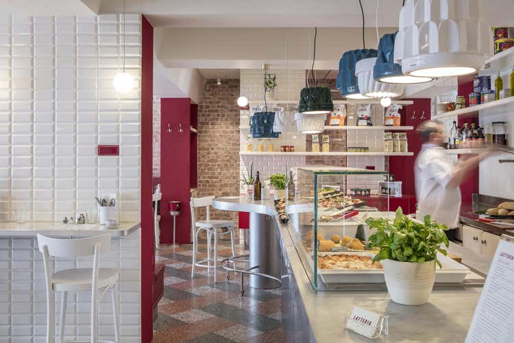 L'interno del locale (Le vecchie latterie milanesi rivivono in un caff&egrave; di Londra)