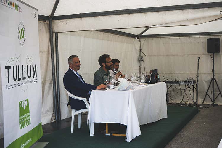 (Una festa nel borgo e un convegno per i 10 anni della Dop Tullum)