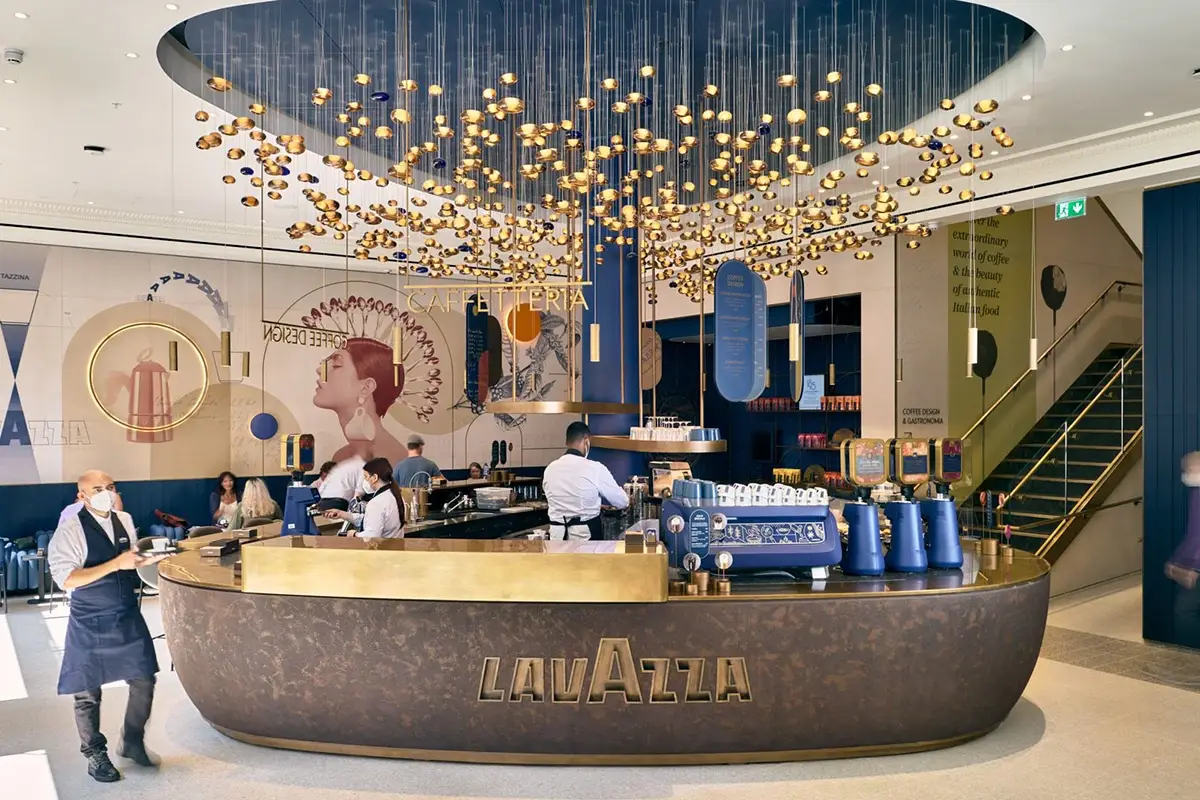Lavazza a Londra il primo flagship store fuori dall'Italia. Foto: esquire Il caff&egrave; italiano a Londra: Lavazza apre il primo flagship store fuori dall'Italia