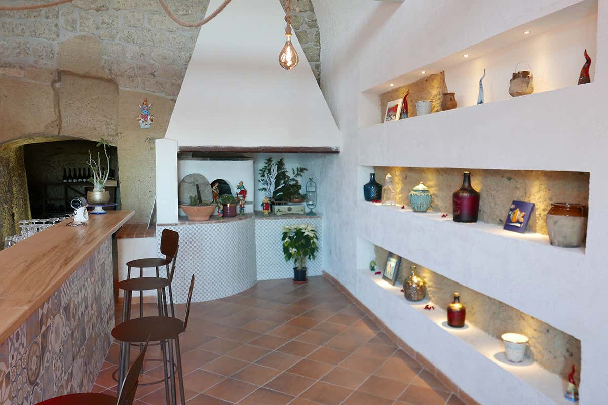 L'interno accogliente Agriturismo Lavinum [[Giro del Golfo in otto giorni]]: il bello e il buono dei Campi Flegrei