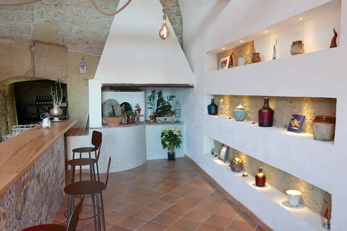 L'interno accogliente Agriturismo Lavinum [[Giro del Golfo in otto giorni]]: il bello e il buono dei Campi Flegrei