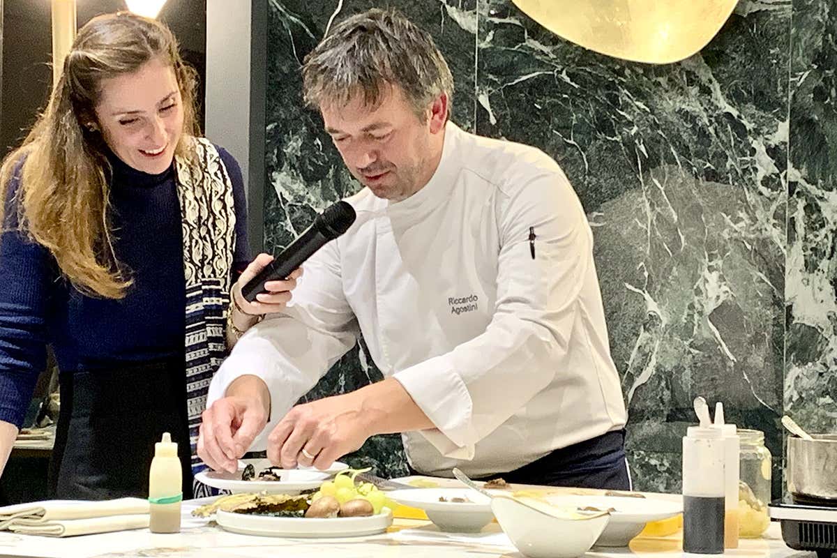 Il vincitore Riccardo Agostoni all'opera Sina Chef&rsquo;s Cup Contest: vince Riccardo Agostoni