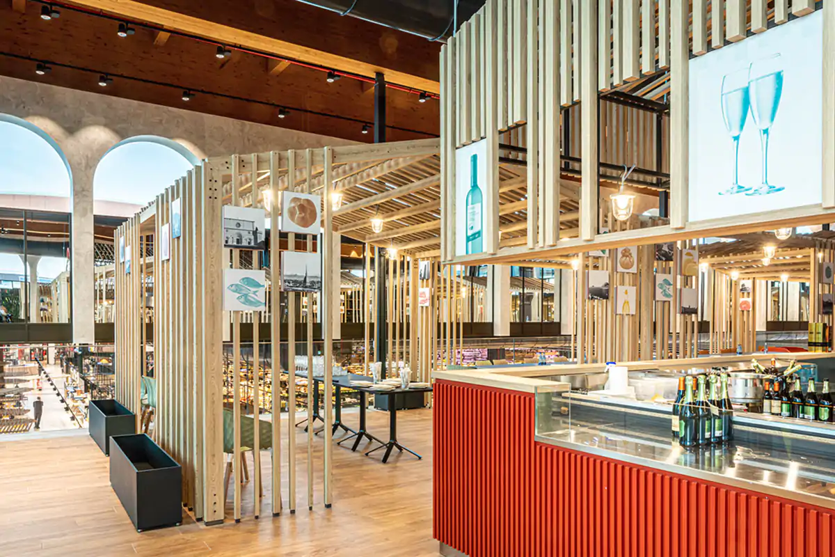 La sala del ristorante Le Terre dell'Iper di Rozzano (MI) Dall'ipermercato al ristorante Da Iper apre il format Le Terre