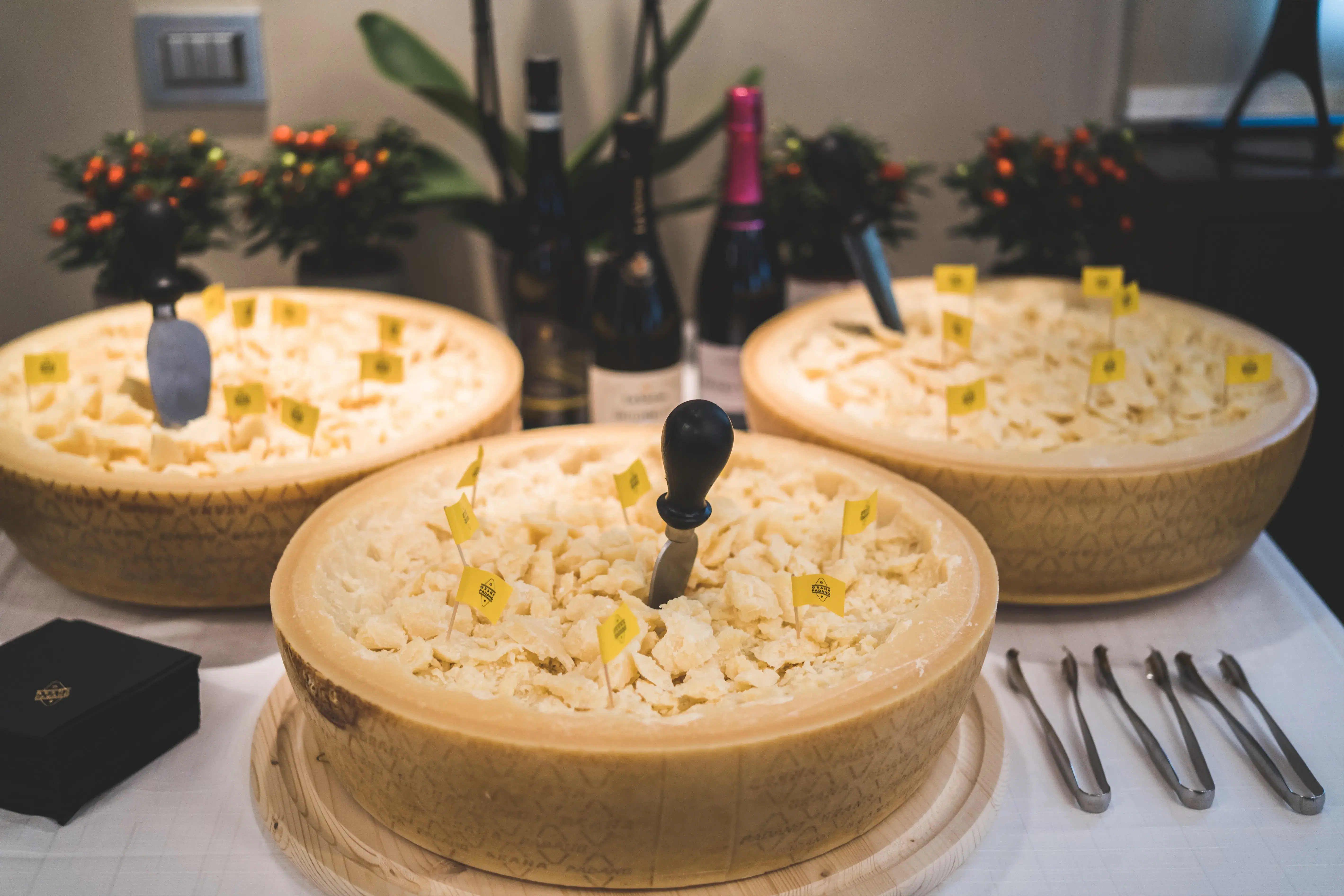 Le tre stagionature di Grana Padano Dop A La Sprelunga di Seveso vanno in scena il Grana Padano e i vini lombardi