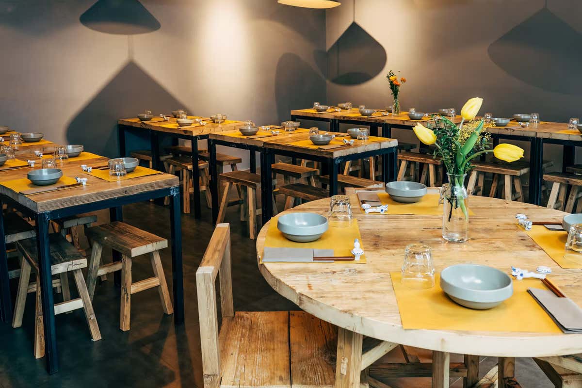 La sala de Le Nove Scodelle, con tavoli pensati per favorire la convivialità