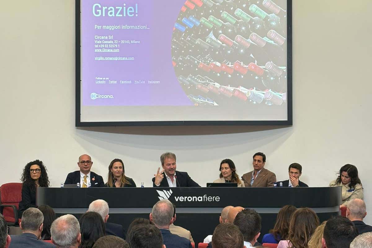 Vino al supermercato: calano i volumi, ma regge il valore. Svolta premium nel 2025