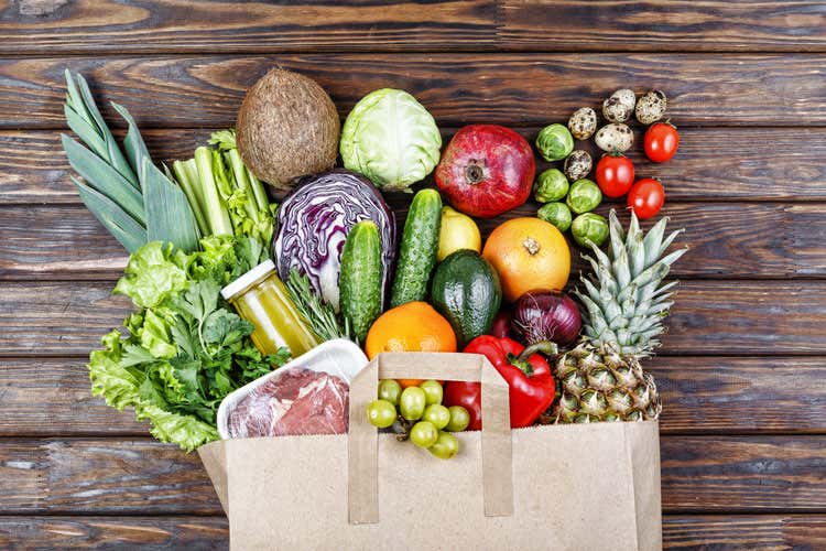 (Legambiente: il 4% della frutta straniera contiene pesticidi oltre i limiti di legge)