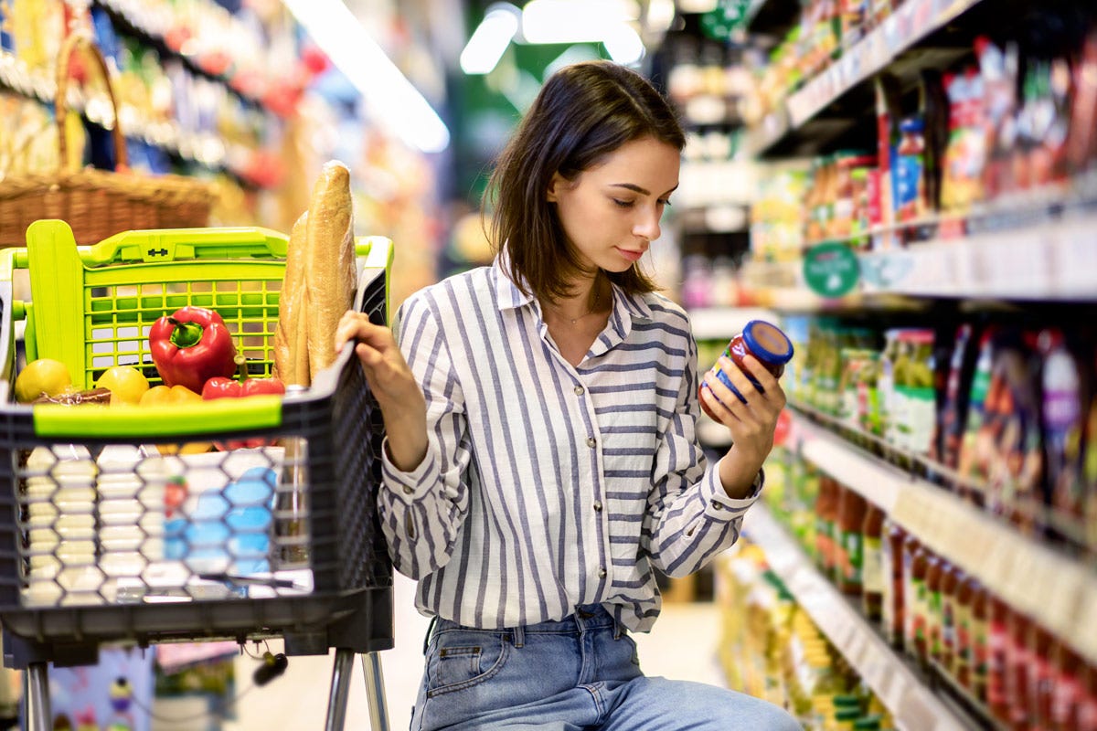 È importante leggere sempre l'etichetta nutrizionale e confrontare i prodotti tra loro Cibo e industria alimentare quando la comunicazione rappresenta una responsabilità
