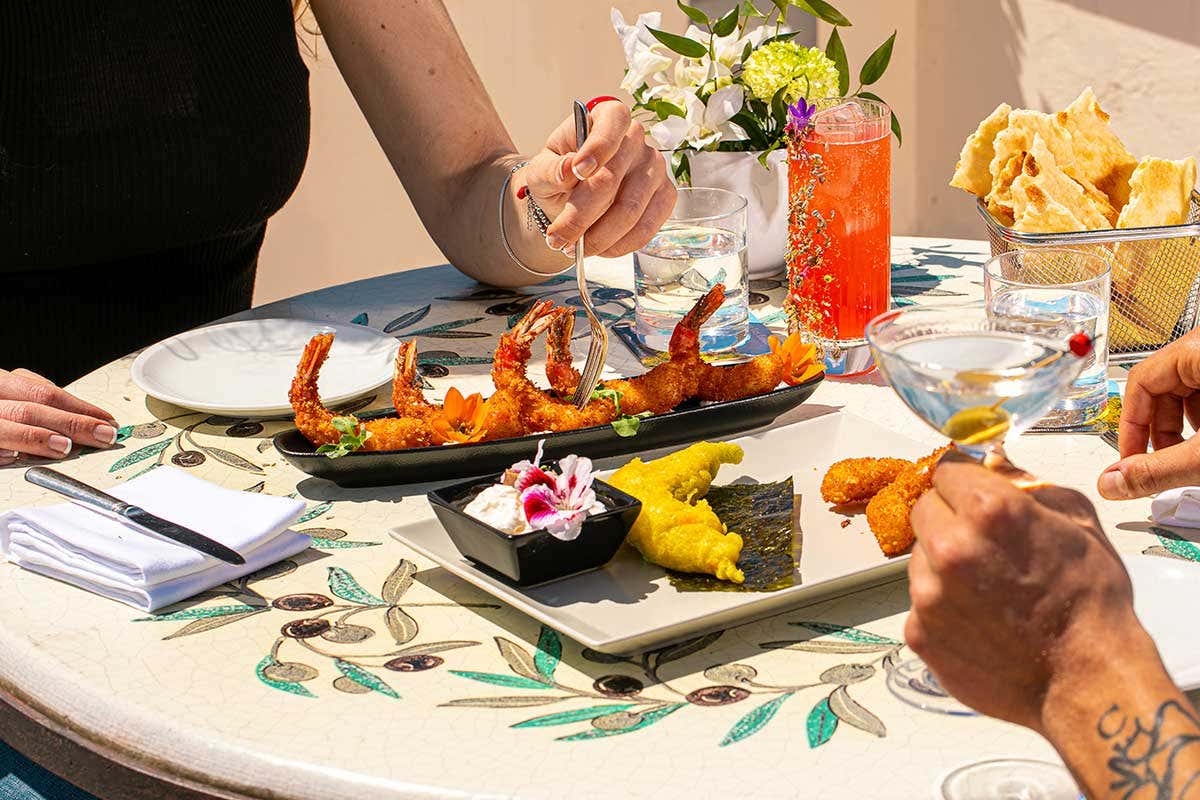 L'aperitivo di Les Etoiles A Les Etoiles brilla la stella dell'accoglienza con la cucina circolare di William Anzidei L'aperitivo di Les Etoiles A Les Etoiles brilla la stella dell'accoglienza con la cucina circolare di William Anzidei