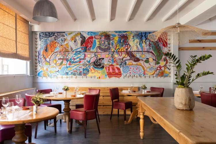 Un angolo della sala del ristorante Les Orfèvres