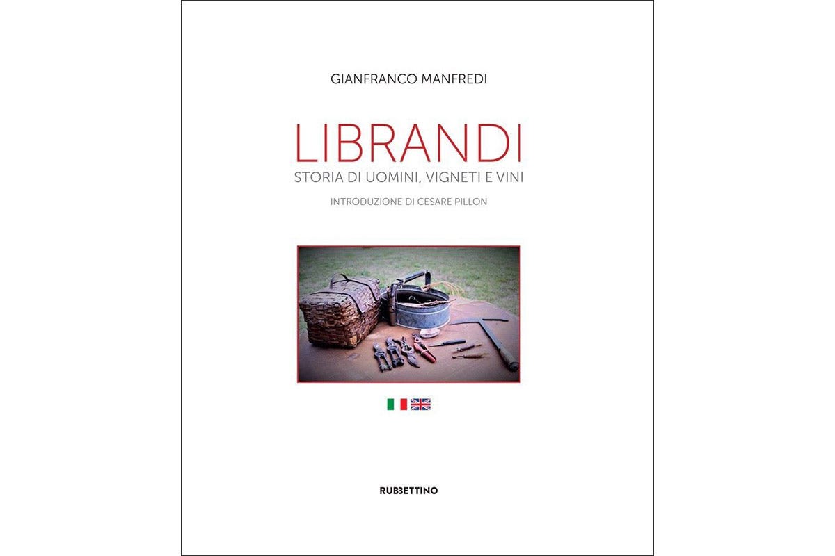 La copertina del volume di Gianfranco Manfredi sui Librandi Dall’amore per la terra il vino Librandi, artefici del brand Calabria