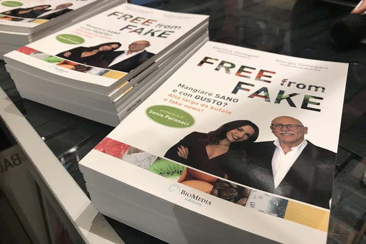 La copertina del libro (Alimentazione, Free from FakeIl libro denuncia sulle bufale)