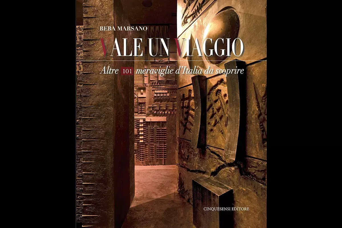 La copertina del libro, nelle librerie dal 18 novembre &ldquo;Vale un Viaggio&rdquo;, 101 meraviglie d&rsquo;Italia da scoprire