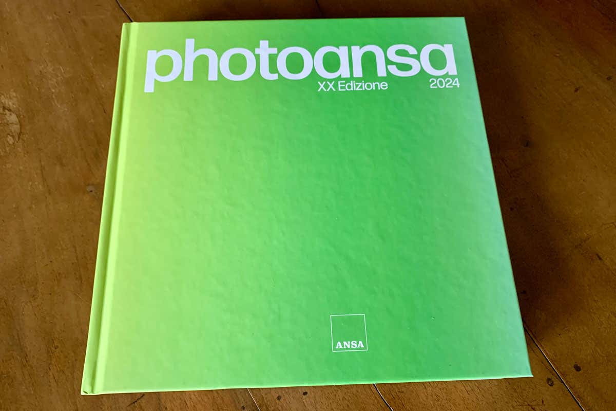 Photoansa 2024: un anno di scatti sul mondo in un libro Photoansa 2024: un anno di scatti sul mondo in un libro