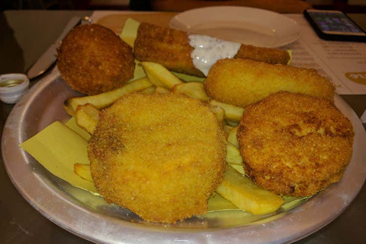 (Lievitalmente Pino A Caserta torna la pizza a ruoto)