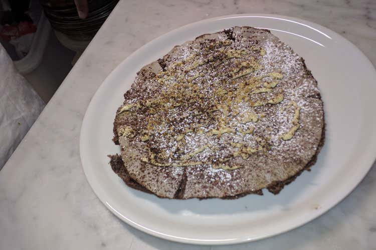(Lievitalmente Pino A Caserta torna la pizza a ruoto)