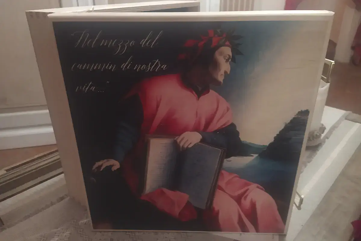 Il cofanetto di Villa Il Franciacorta di Villa fra solidarietà e convivialità, in omaggio a Dante