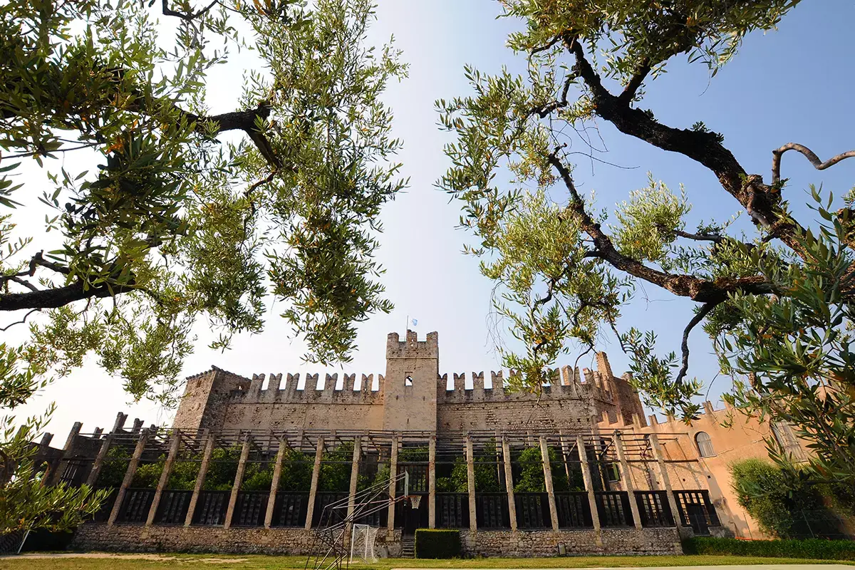 Limonaia a Torre del Benaco Alla scoperta del Grada veneto, tra leggende, cucina, cultura e sport tutto l&rsquo;anno