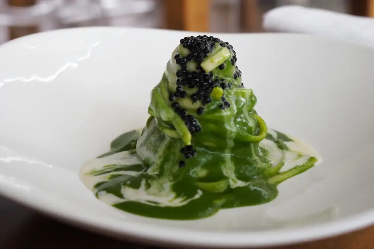 Linguine friarielli panna affumicata e tartufo nero  Culinaire Original Debic incontra i cuochi stellati: una panna da grande cucina