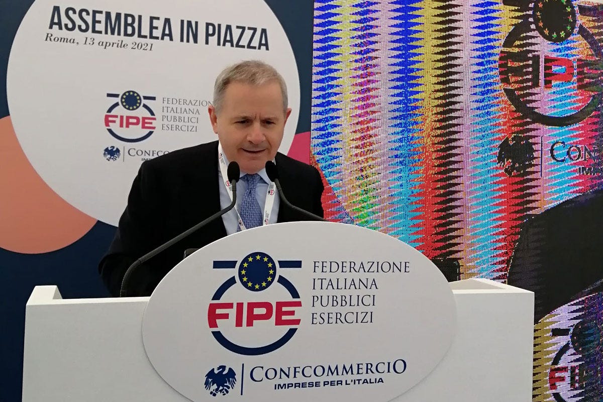 Lino Stoppani, presidente Fipe sul palco a Roma [Serve una data certa per ripartire] Ultimatum dei ristoratori al Governo
