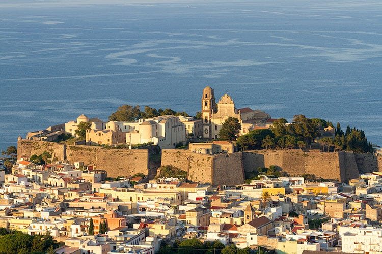 Lipari Il turismo riparte dalle isole minori Ma Sicilia e Sardegna non ci stanno