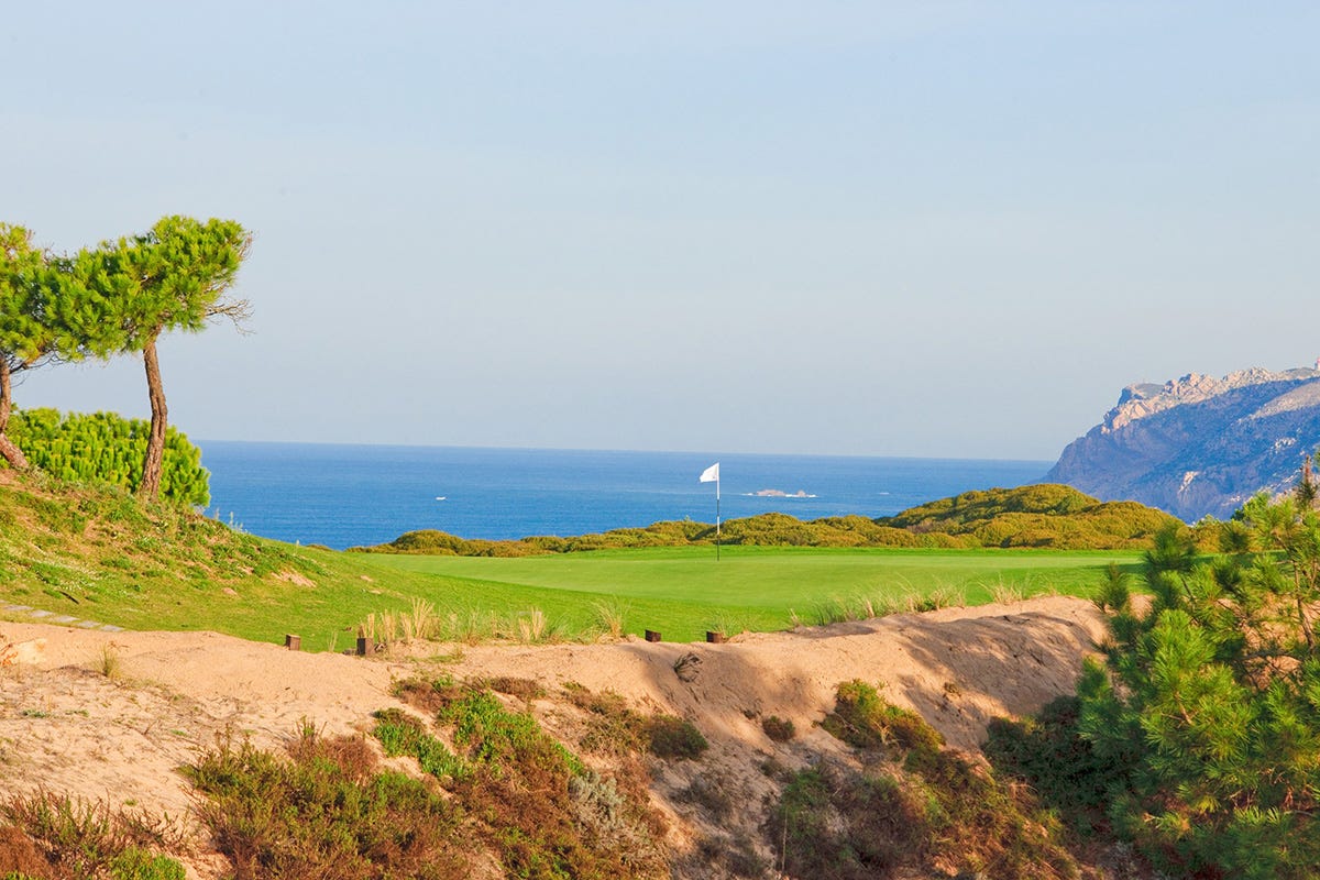 A Lisbona si può approfittare di uno degli innumerevoli ed eccellenti corsi di golf 