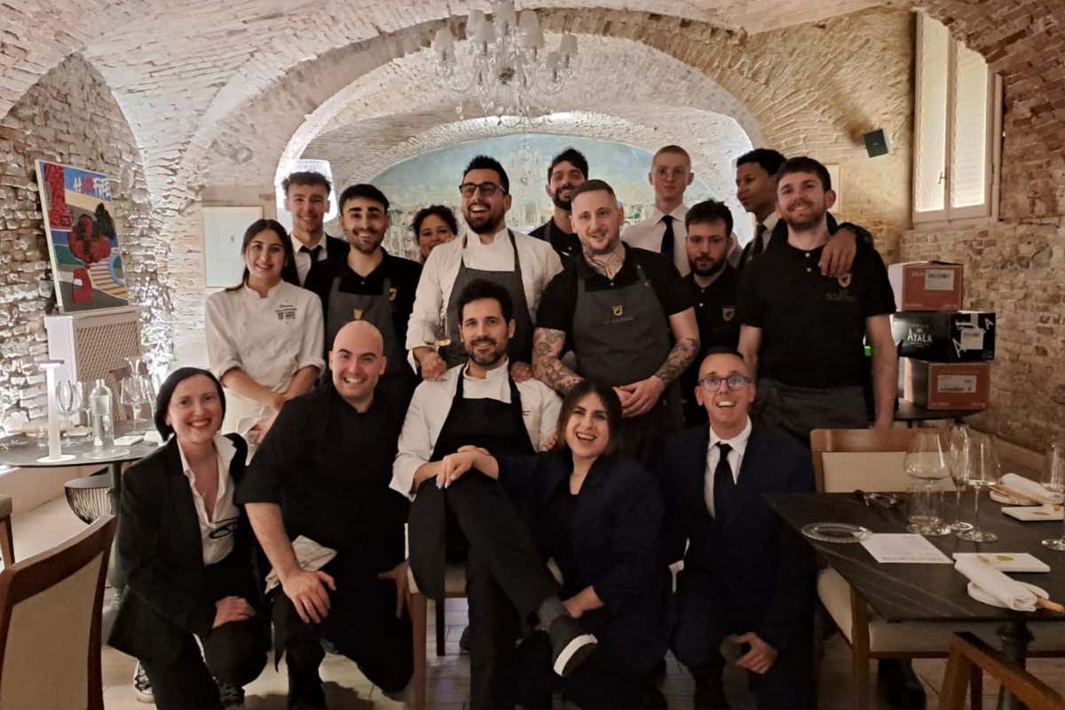 Allo Scudiero il mare incontra l’eleganza: serata d’autore con le bollicine Monte Rossa Allo Scudiero il mare incontra l’eleganza: serata d’autore con le bollicine Monte Rossa