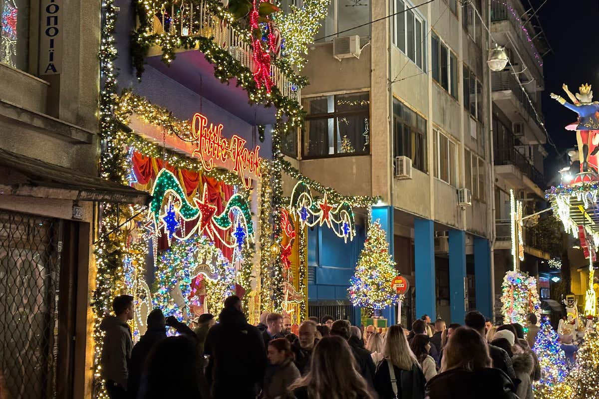 I colori e la movida dei locali di Atene Tutti i sorprendenti colori e gusti di Atene anche d'inverno