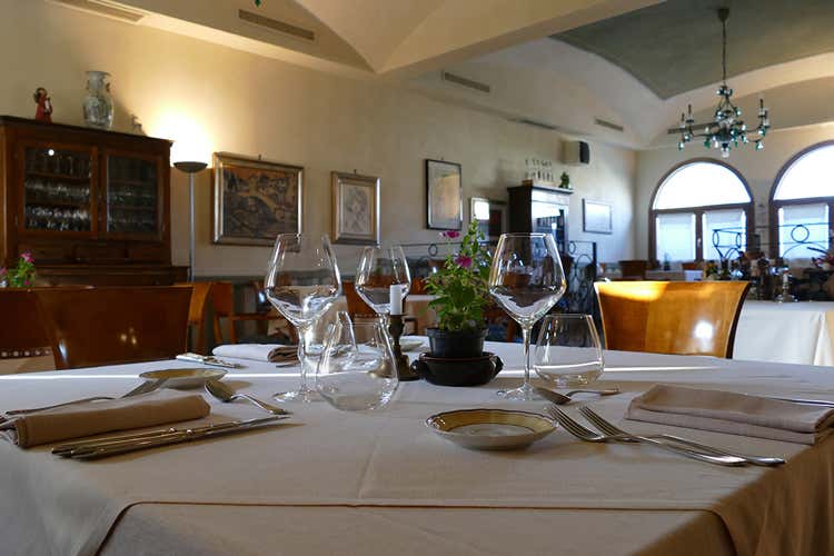 Un interno del locale (Locanda del Prof, Ferrondi mette nel piatto le lumache di Cherasco)