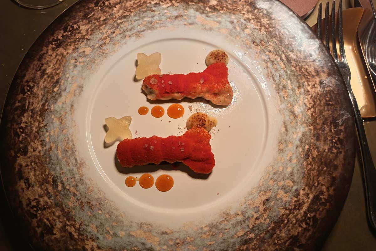 Due cucine, un palcoscenico: viaggio sensoriale in una cena milanese a 4 mani Due cucine, un palcoscenico: viaggio sensoriale in una cena milanese a 4 mani