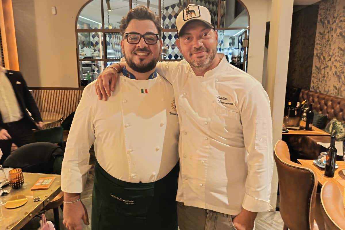 Due cucine, un palcoscenico: viaggio sensoriale in una cena milanese a 4 mani Due cucine, un palcoscenico: viaggio sensoriale in una cena milanese a 4 mani