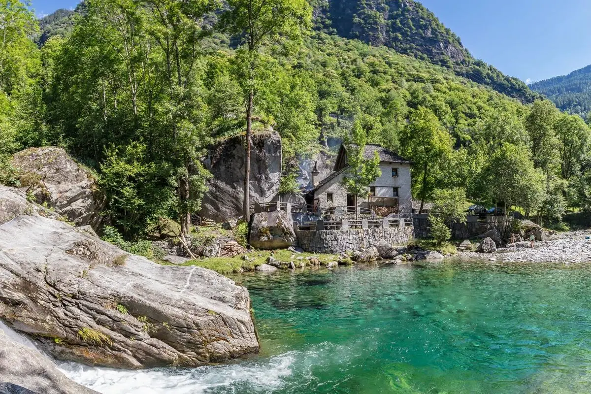 Val Lavizzara, Ascona Locarno Tourism. Foto: Alessio Pizzicannella Tutta la magia e il divertimento del Ticino in autunno