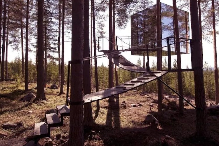 Una stanza del Tree Hotel ad Harads in Svezia (foto Gattinoni.booking) Notti da sogno: ecco 12 location originali per un soggiorno indimenticabile